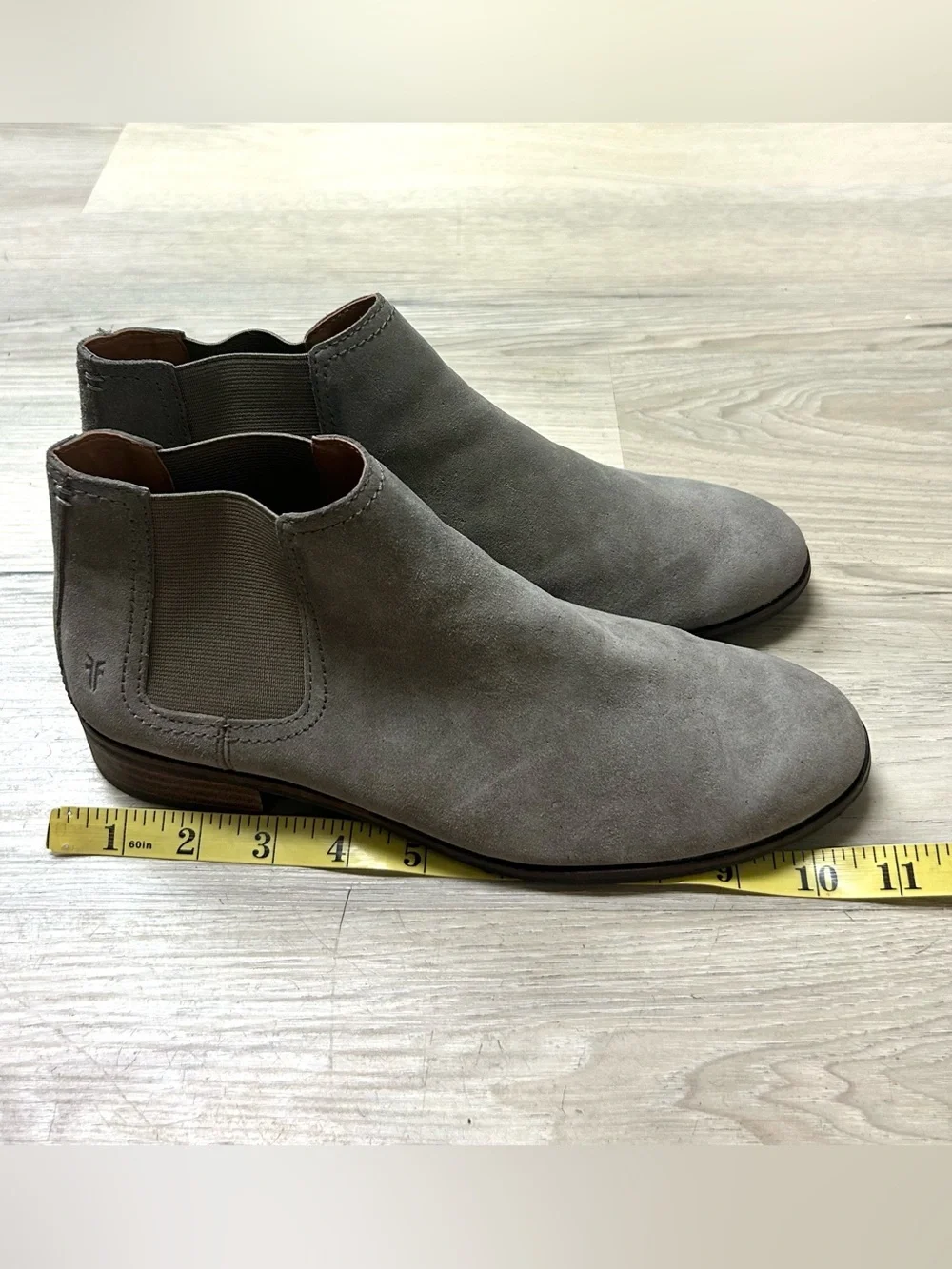 Frye Ankle Booties Chelsea Suede Women Sz 9M Taupe Pull On Boots Boho Minimalist